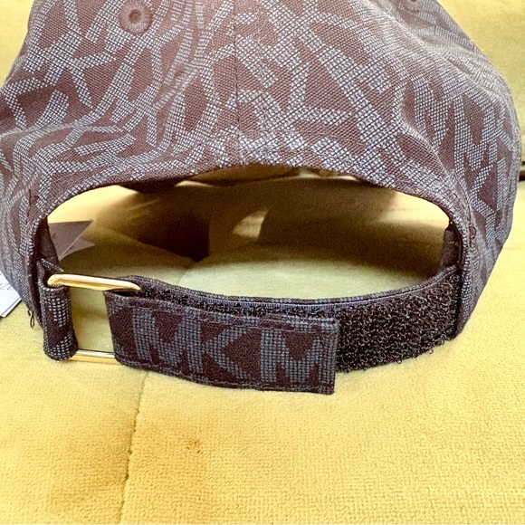 Michael Kors Monogram Cap - Picture 10 of 10